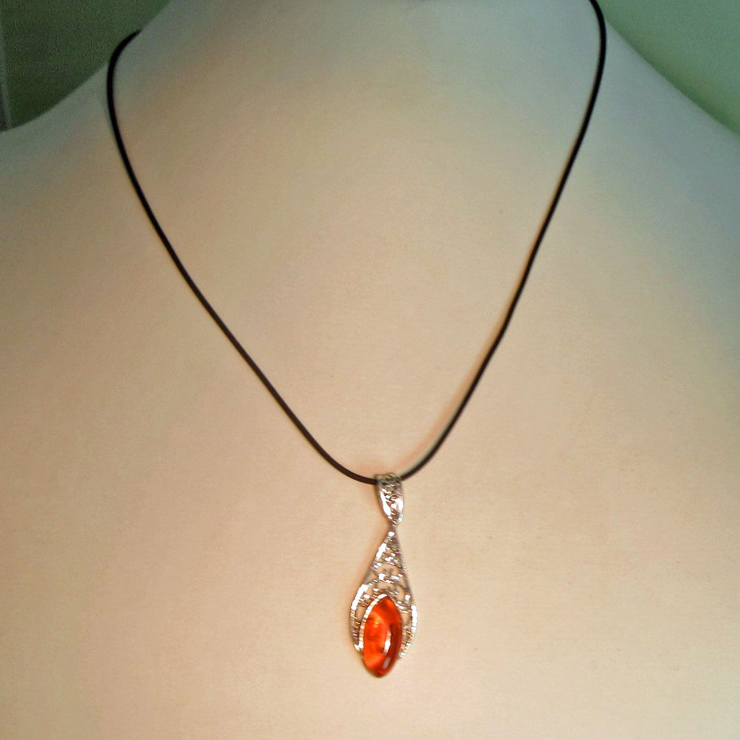 Bernsteinring in filigranem Silber, Unikat von Rügen