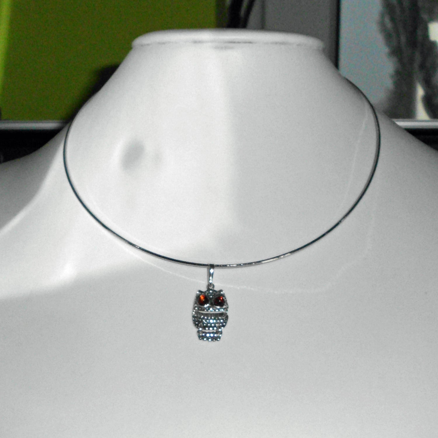 Silberner Eulenanhänger mit Bernstein, Einzelstück