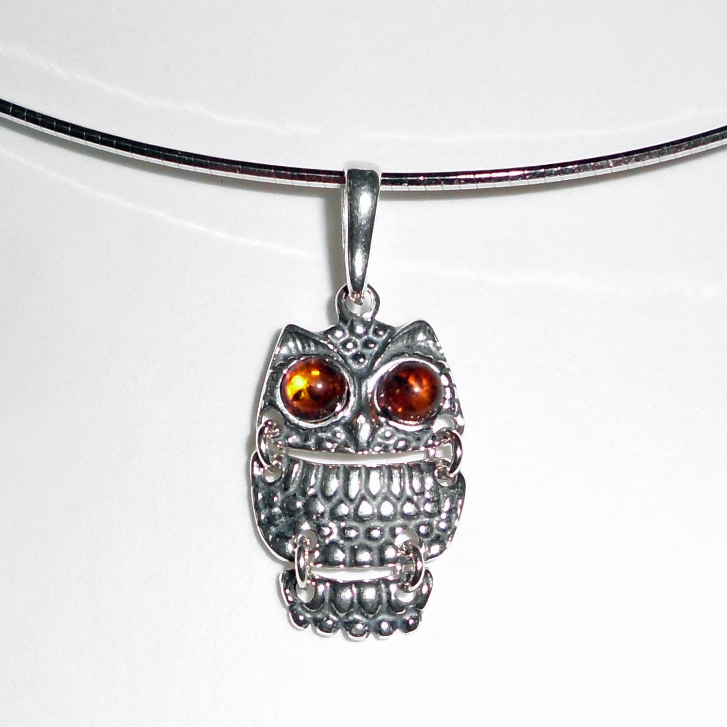 Silberner Eulenanhänger mit Bernstein, Einzelstück