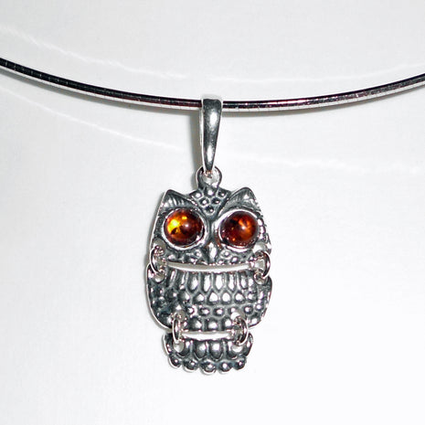 Silberner Eulenanhänger mit Bernstein, Einzelstück