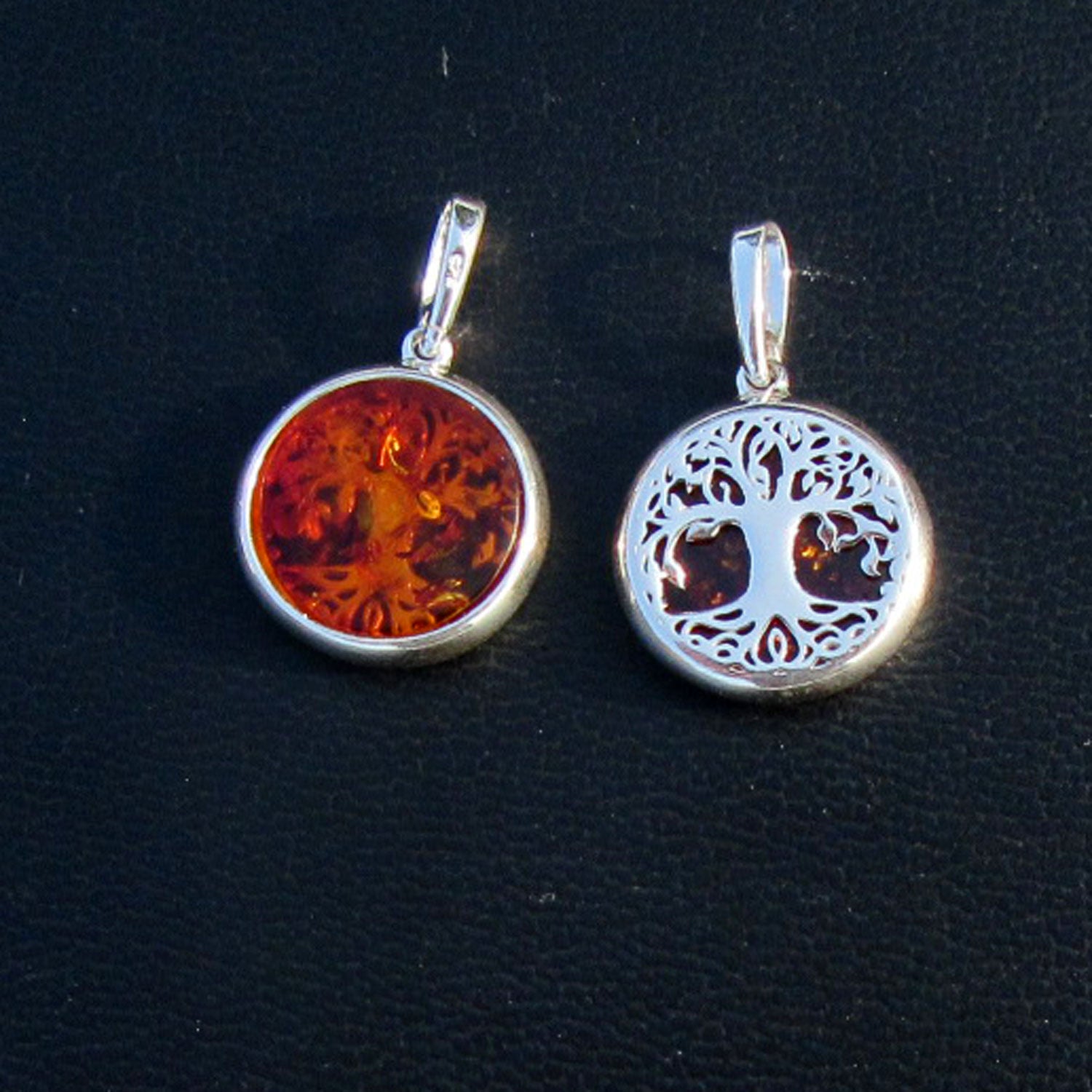 Baum des Lebens Silberanhänger mit kognacfarbener Bernsteinscheibe