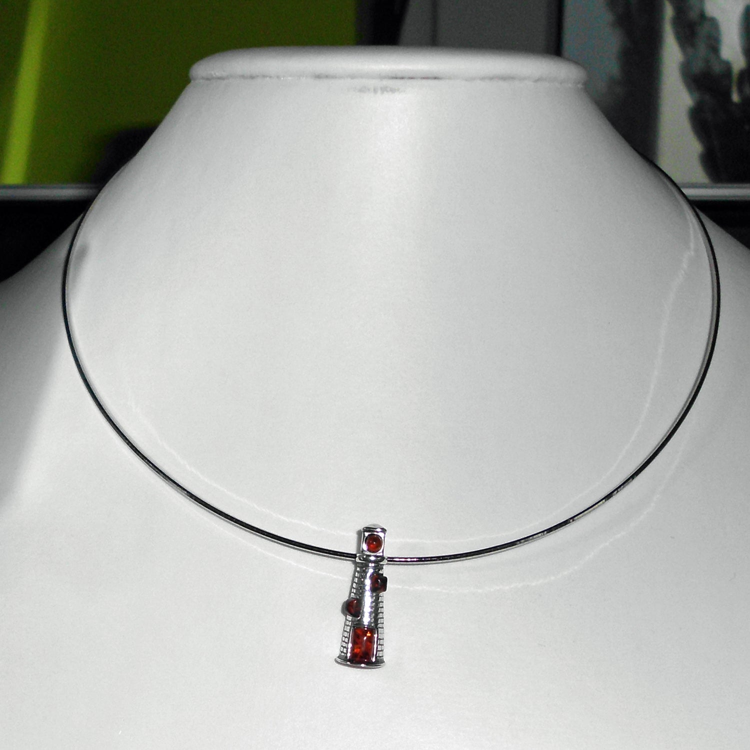 Leuchtturm-Anhänger aus Silber mit Bernstein, Unikat