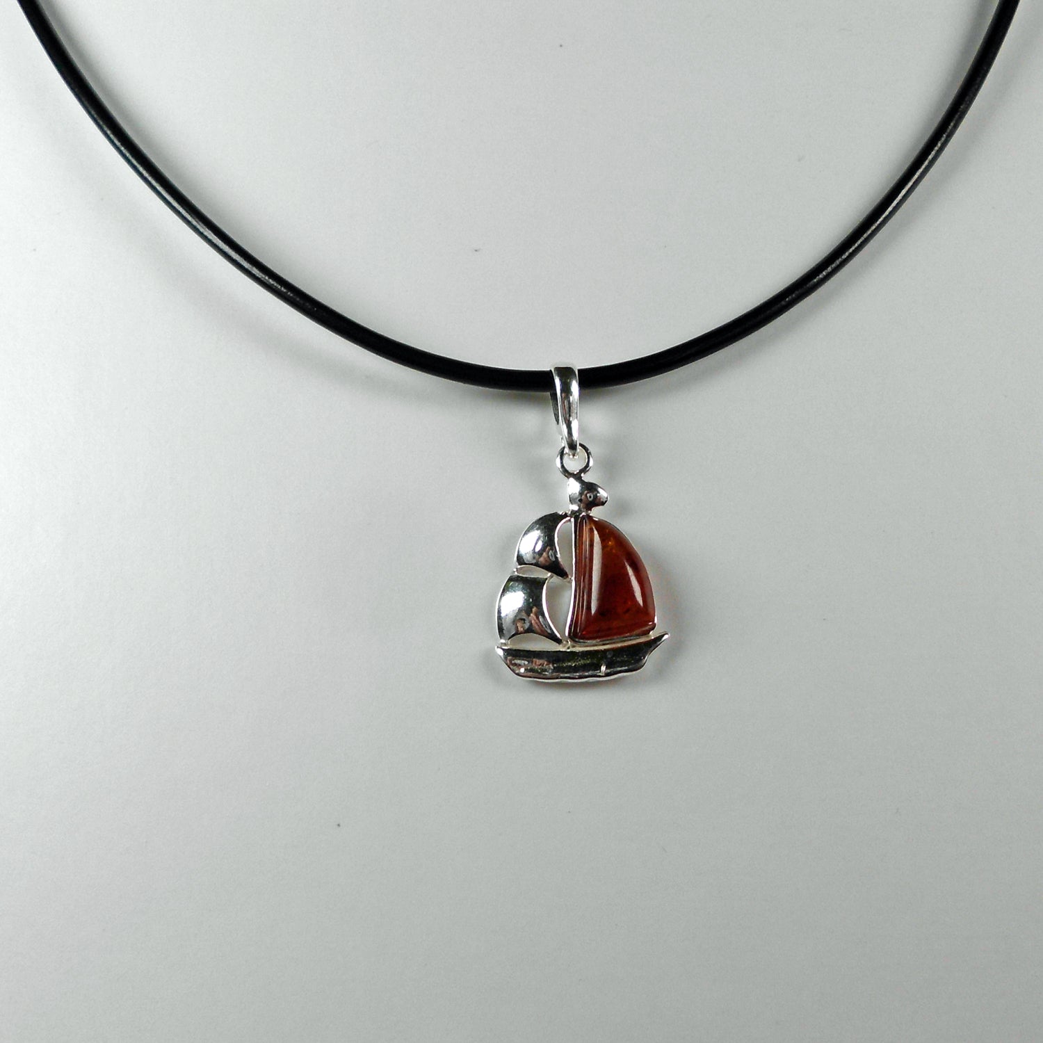 Silberanhänger Segelboot mit Bernstein, Unikat von Rügen