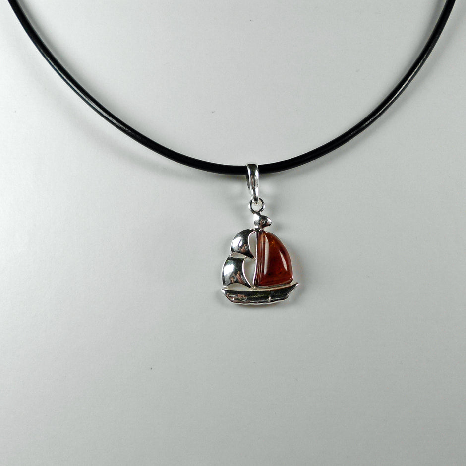 Silberanhänger Segelboot mit Bernstein, Unikat von Rügen