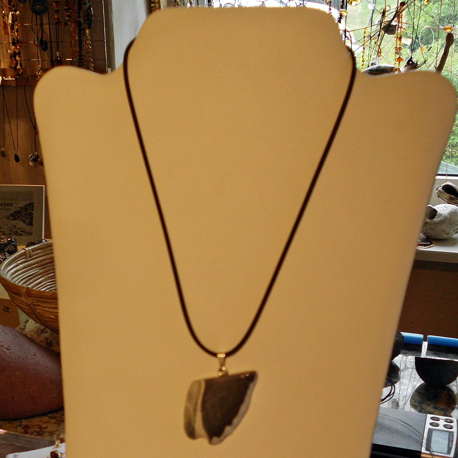 Versteinerte Dickmuschel Auster an Silberöse (925)