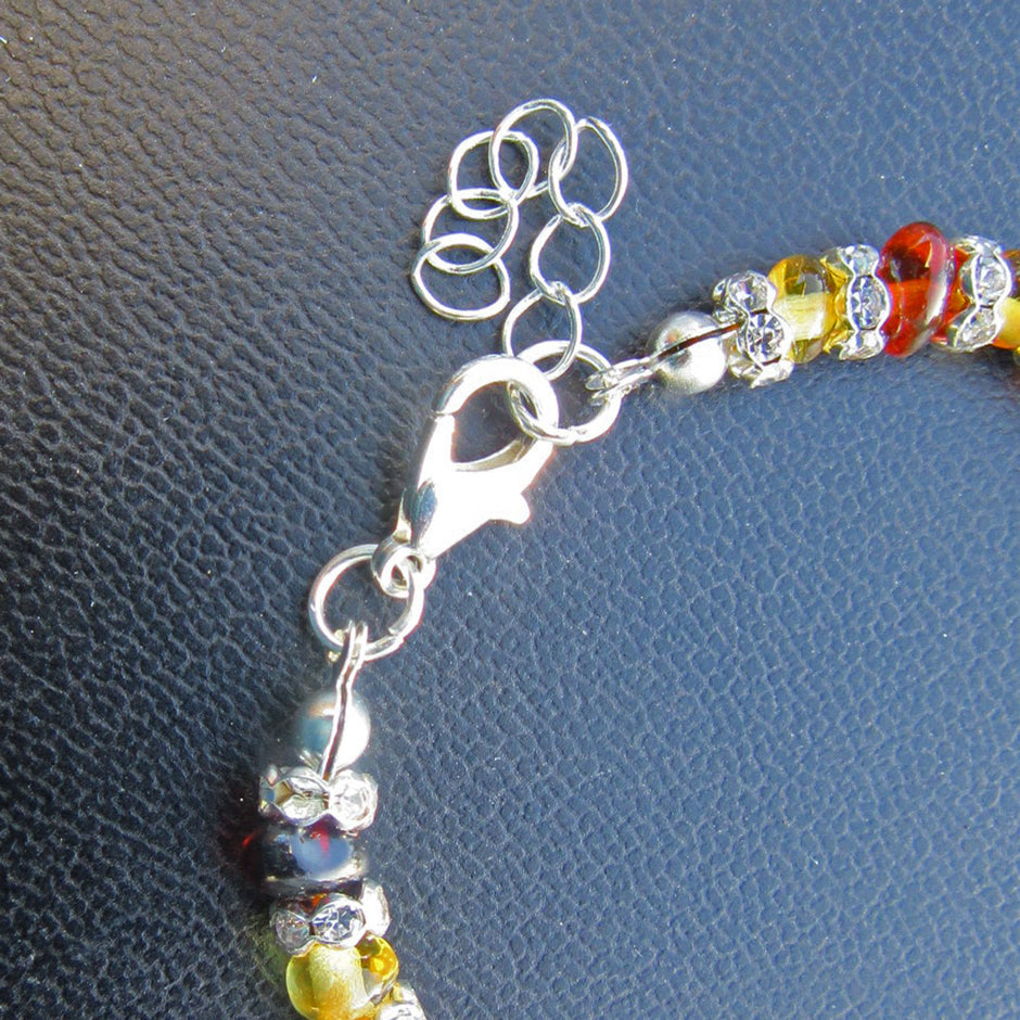 Einzigartiges Armband aus polierten Bernsteinen