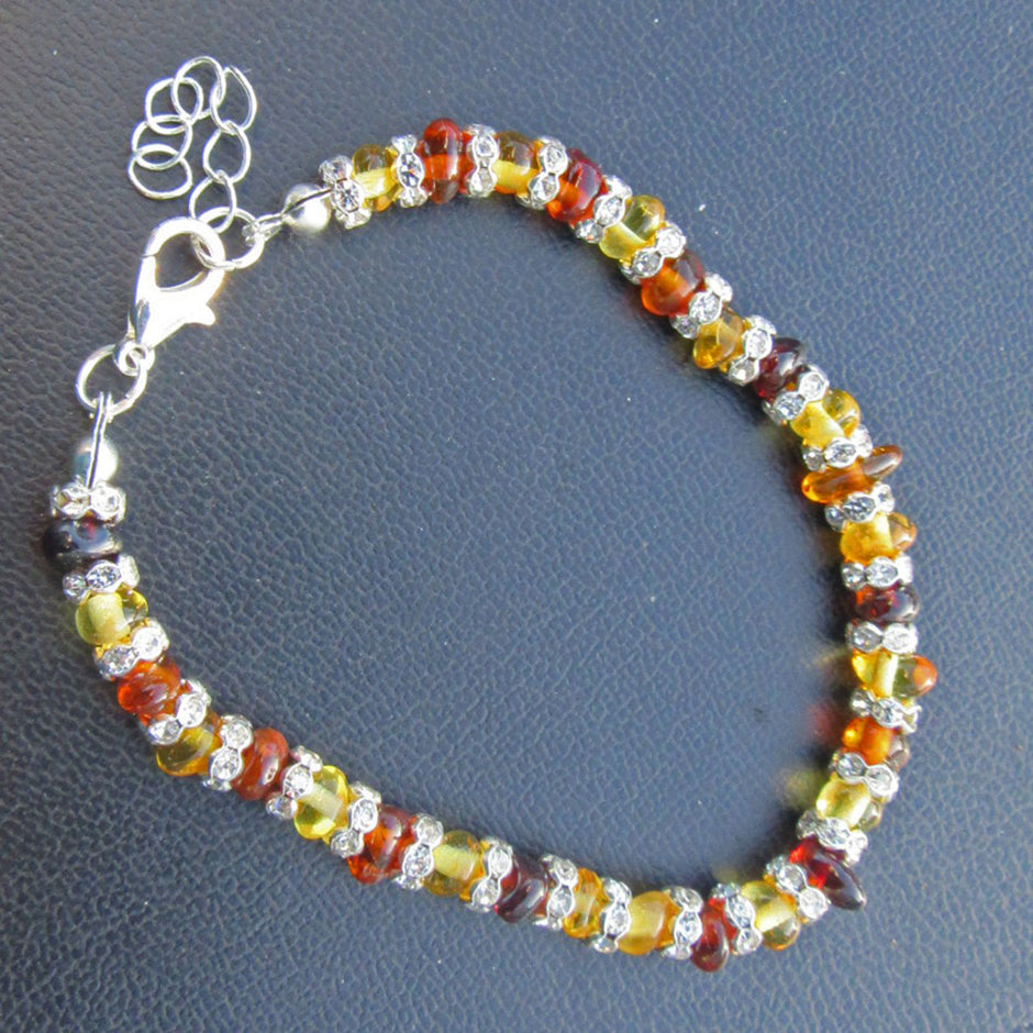 Einzigartiges Armband aus polierten Bernsteinen