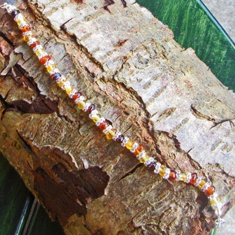 Einzigartiges Armband aus polierten Bernsteinen
