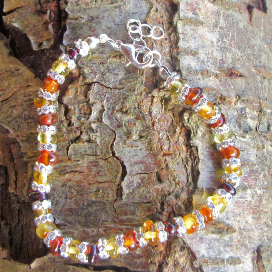 Einzigartiges Armband aus polierten Bernsteinen