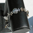 Handgefertigtes Armband aus Feuerstein und Silber mit Fisch
