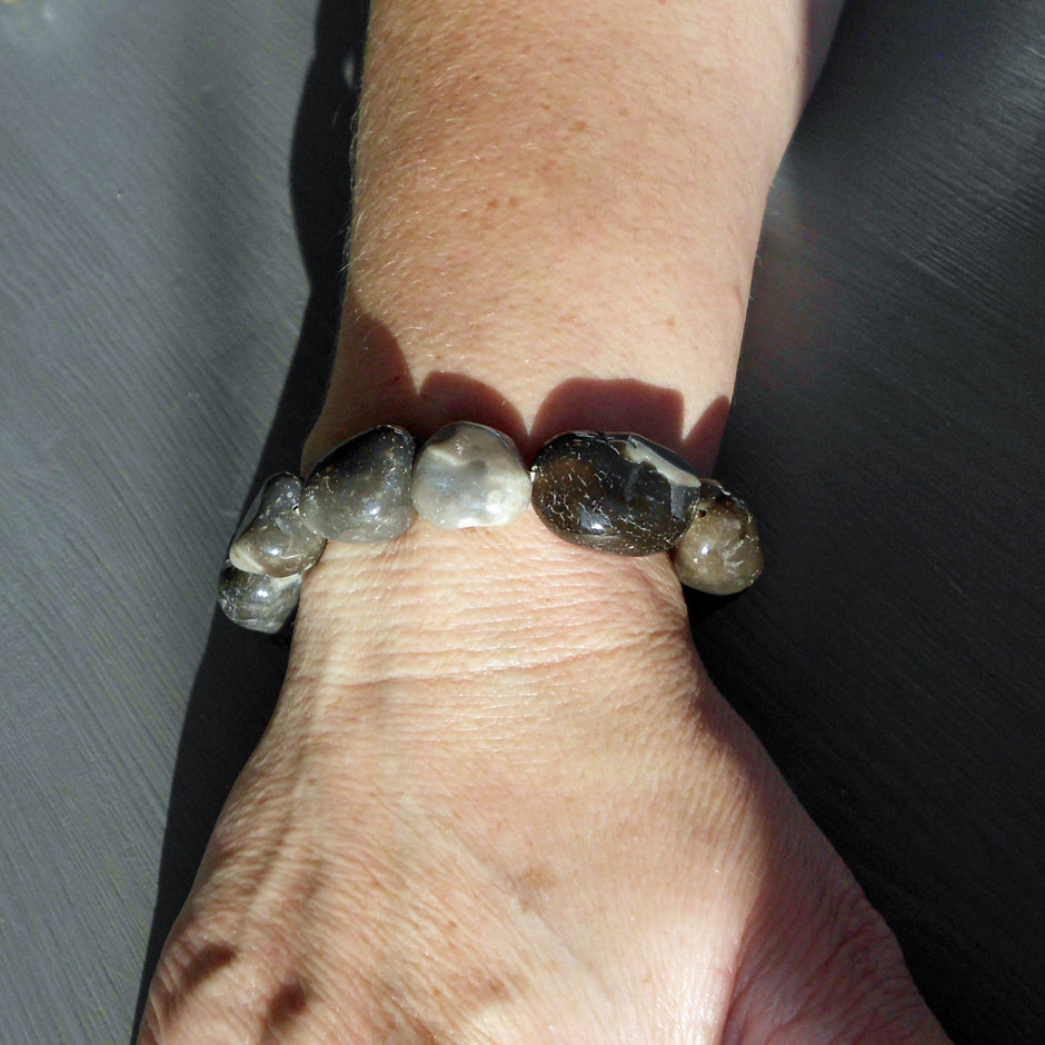 Nuggetarmband aus Feuerstein, grau-schwarz, Einzelstück