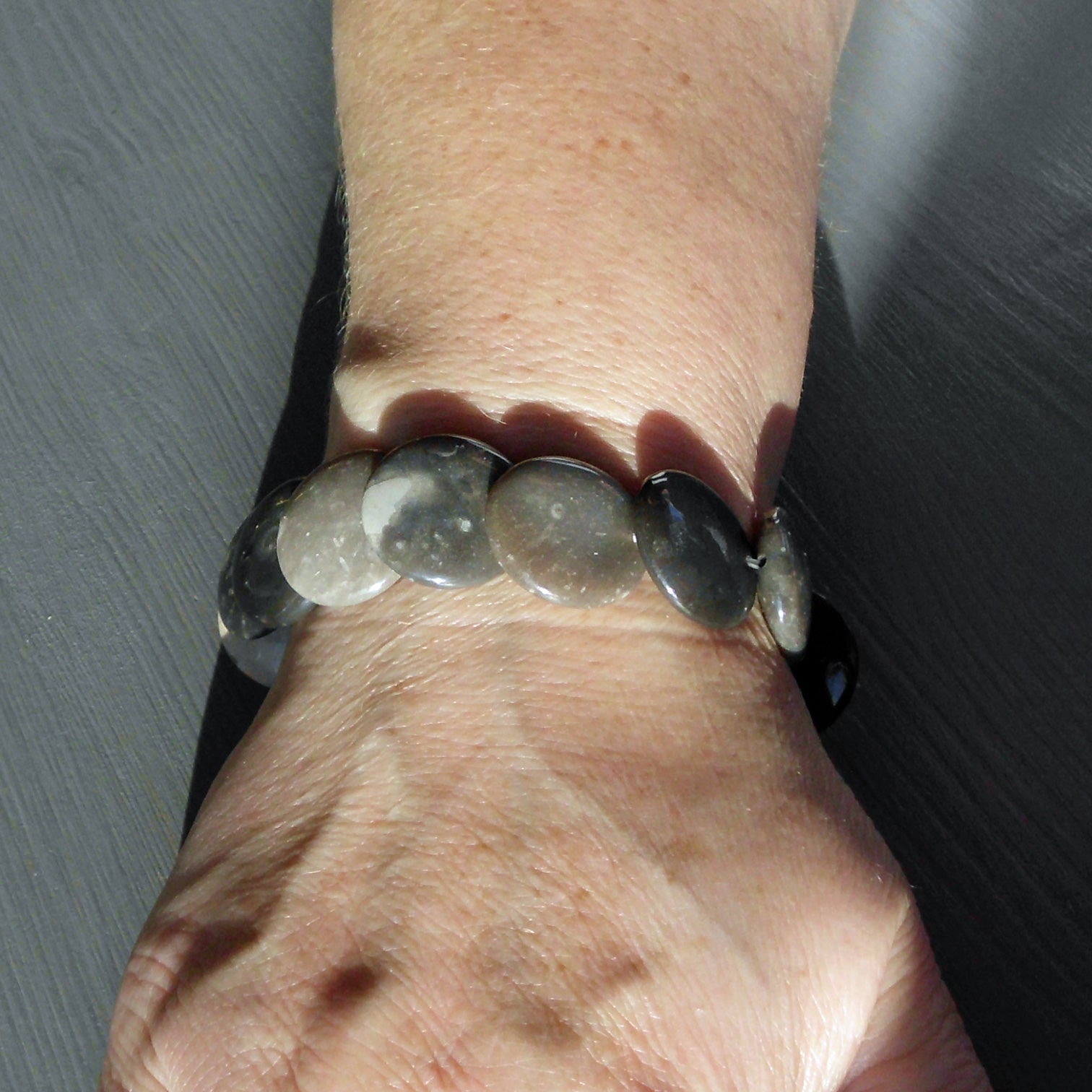 Linsenarmband aus Feuerstein, grau-schwarz, elastisch
