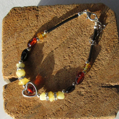 Armband aus echtem Bernstein mit Herz, Strass- und Silberperlen – Unikat von der Ostsee