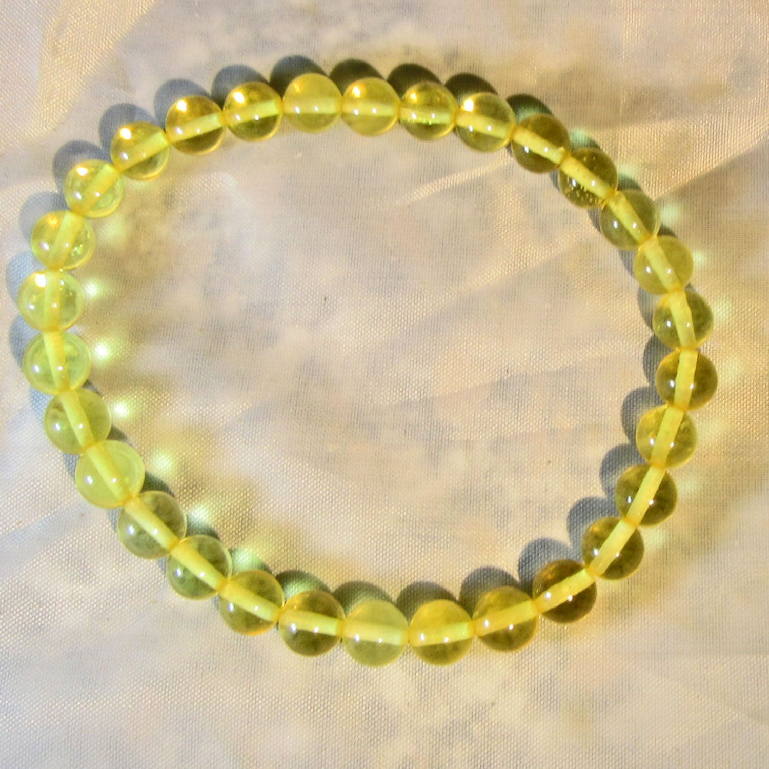 Einzigartiges Armband aus sonnengelben Bernsteinen