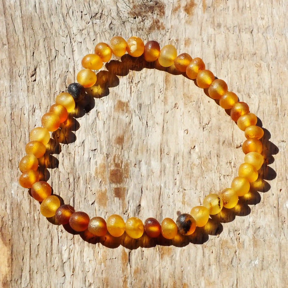 Bernsteinarmband – kleine unpolierte Perlen