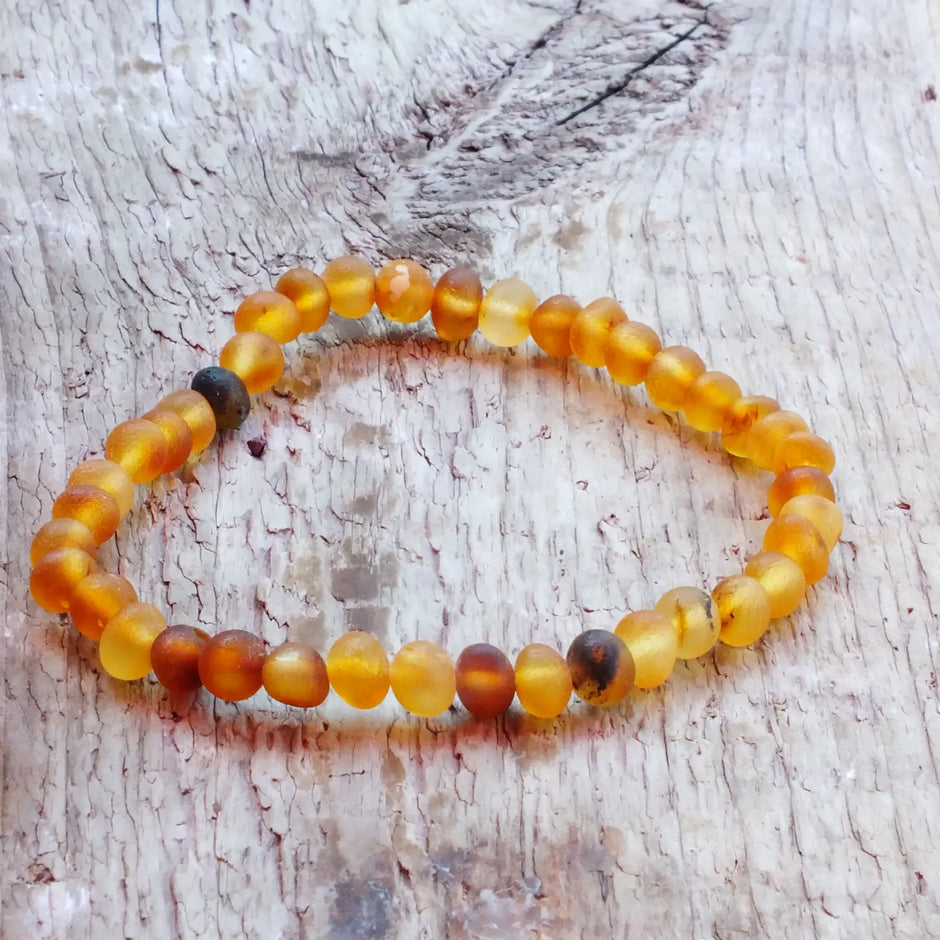 Bernsteinarmband – kleine unpolierte Perlen