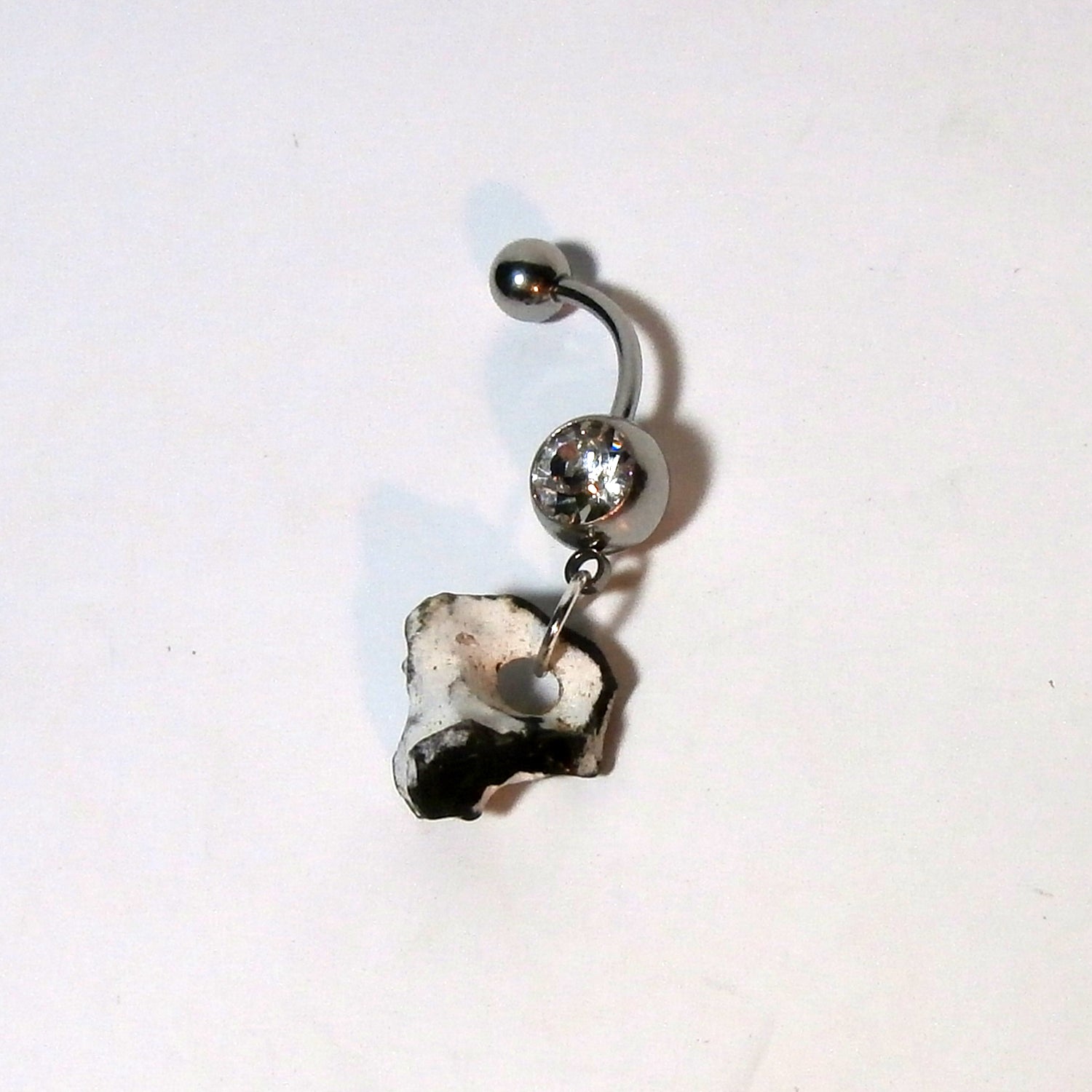 Bauchnabelpiercing aus Edelstahl mit Hühnergott