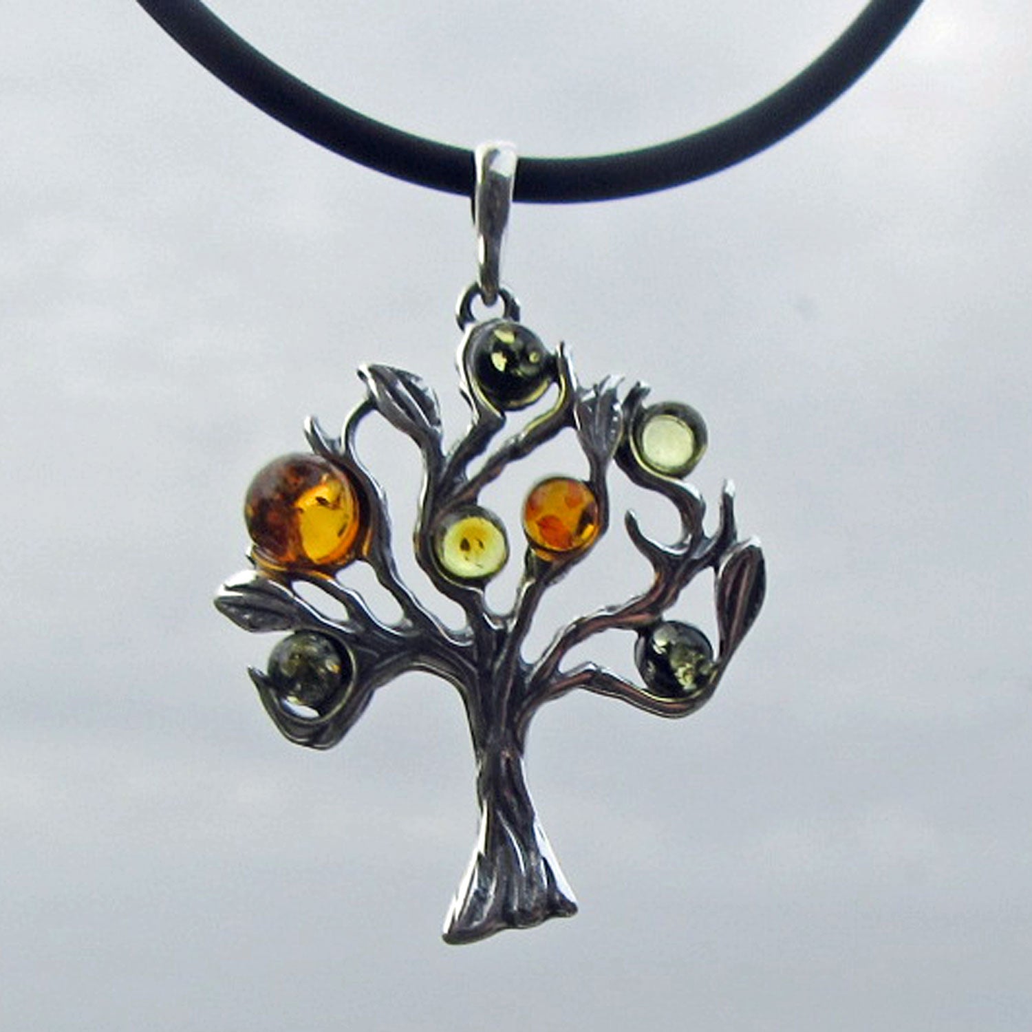 Edler Silberanhänger mit Bernstein, Baum des Lebens