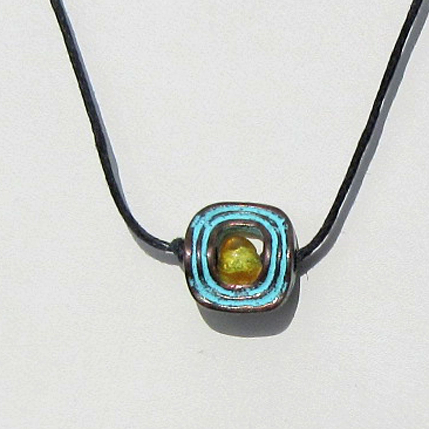 Collier aus Bernstein und Kupferperle, einzigartig