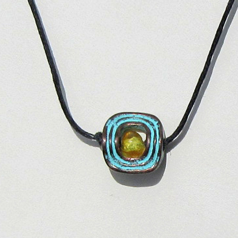 Collier aus Bernstein und Kupferperle, einzigartig