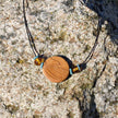 Grüne Patinaperlen mit Bernstein und Holzperle am Baumwollcollier