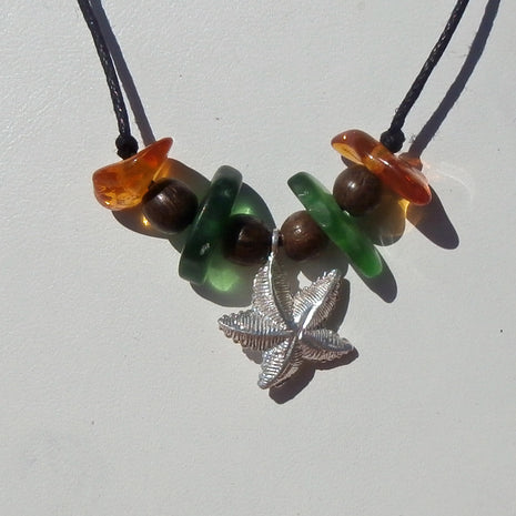 Collier aus grünem Seeglas, Bernstein und Silber-Seestern