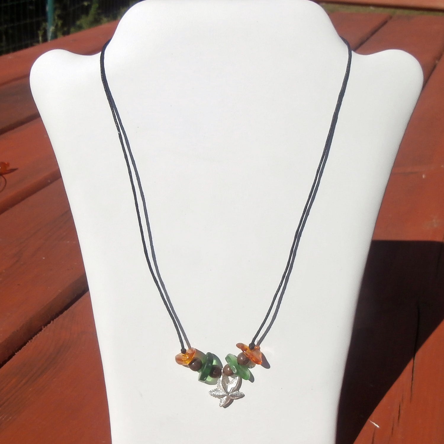 Collier aus grünem Seeglas, Bernstein und Silber-Seestern