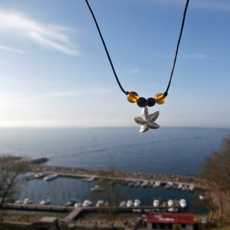 Collier mit Bernstein und Hanfblatt aus Silber, Unikat
