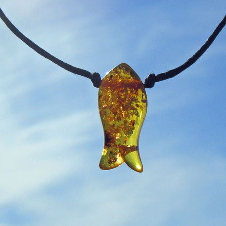 Collier aus Bernstein mit Fischmotiv, Unikat von Rügen