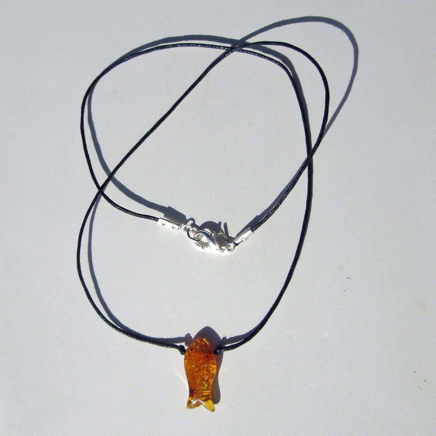 Collier aus Bernstein mit Fischmotiv, Unikat von Rügen