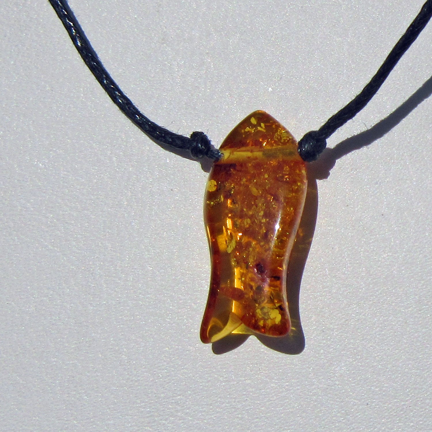 Collier aus Bernstein mit Fischmotiv, Unikat von Rügen