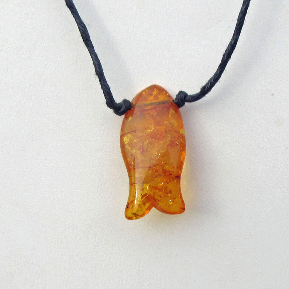 Bernsteinfisch aus poliertem Bernstein, am Baumwollband