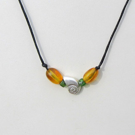 Collier aus Silber mit Bernsteinoliven und Ammoniten