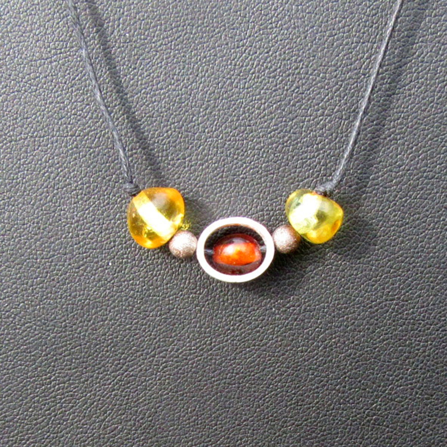 Collier aus Bernstein und Silberring, oval, Unikat