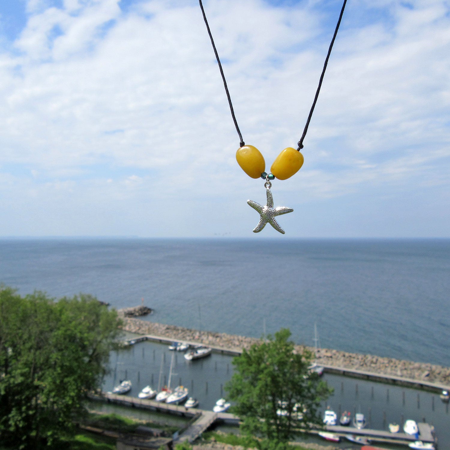 Collier mit länglichen Bernsteinen und Silber-Seestern