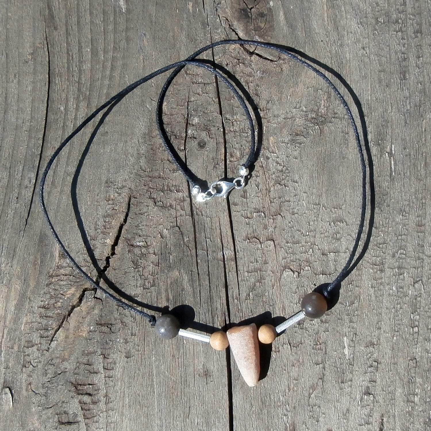 Donnerkeilcollier mit polierten Feuersteinperlen
