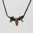 Donnerkeilcollier mit grünem Seeglas und Holzperlen