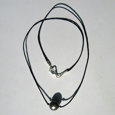 Einzigartige Feuersteinperle auf Baumwollcollier