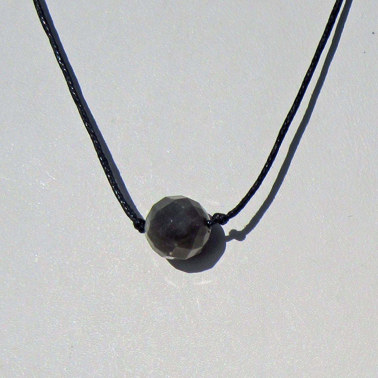 Einzigartige Feuersteinperle auf Baumwollcollier