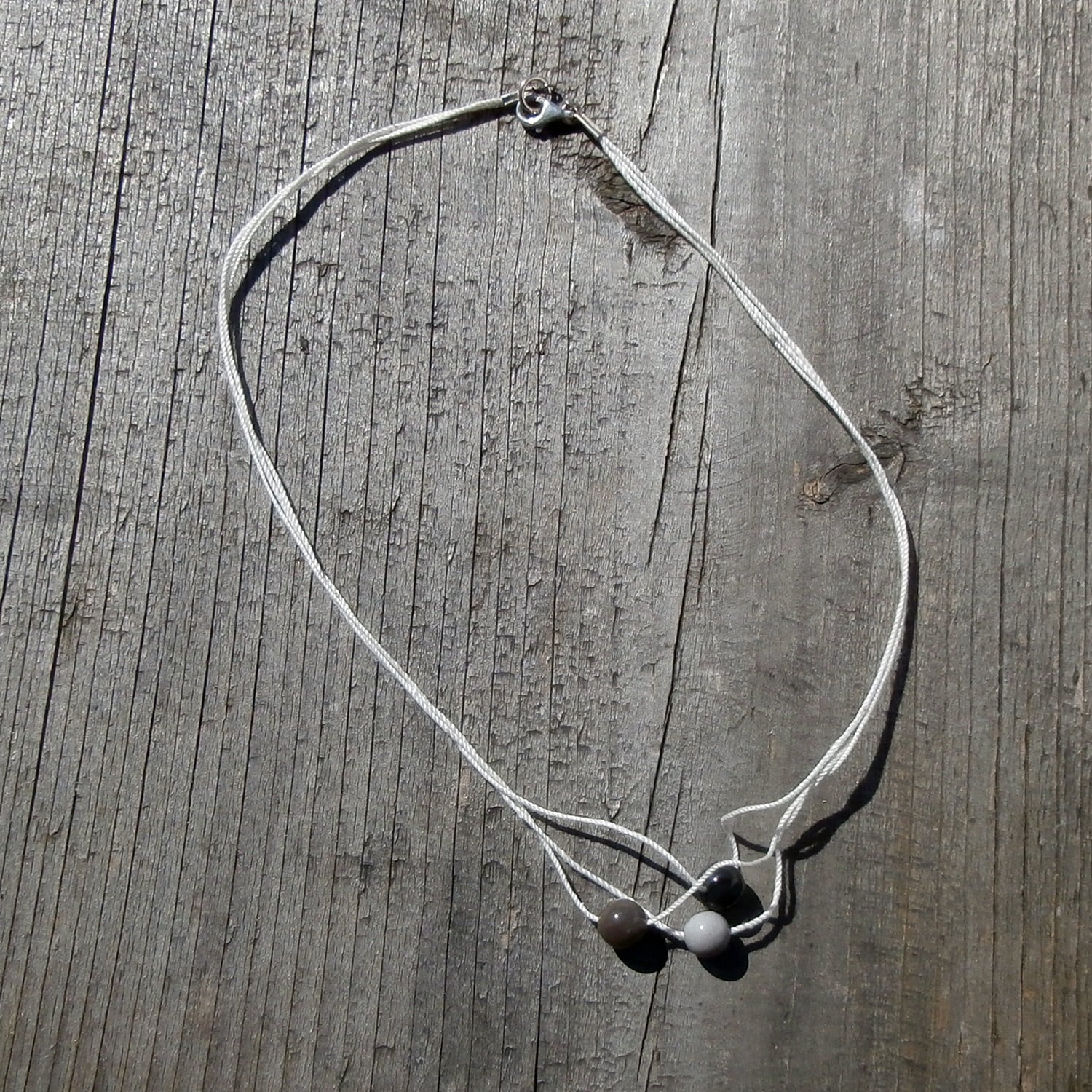 Feines Collier aus 925 Silber mit Feuersteinperlen