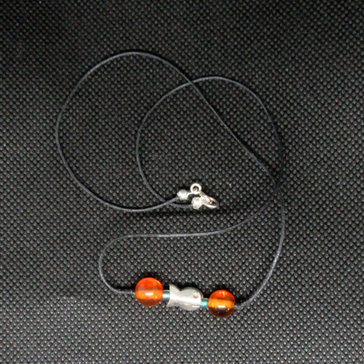 Bernstein-Collier mit silbernem Fisch, 42 cm, Unikat