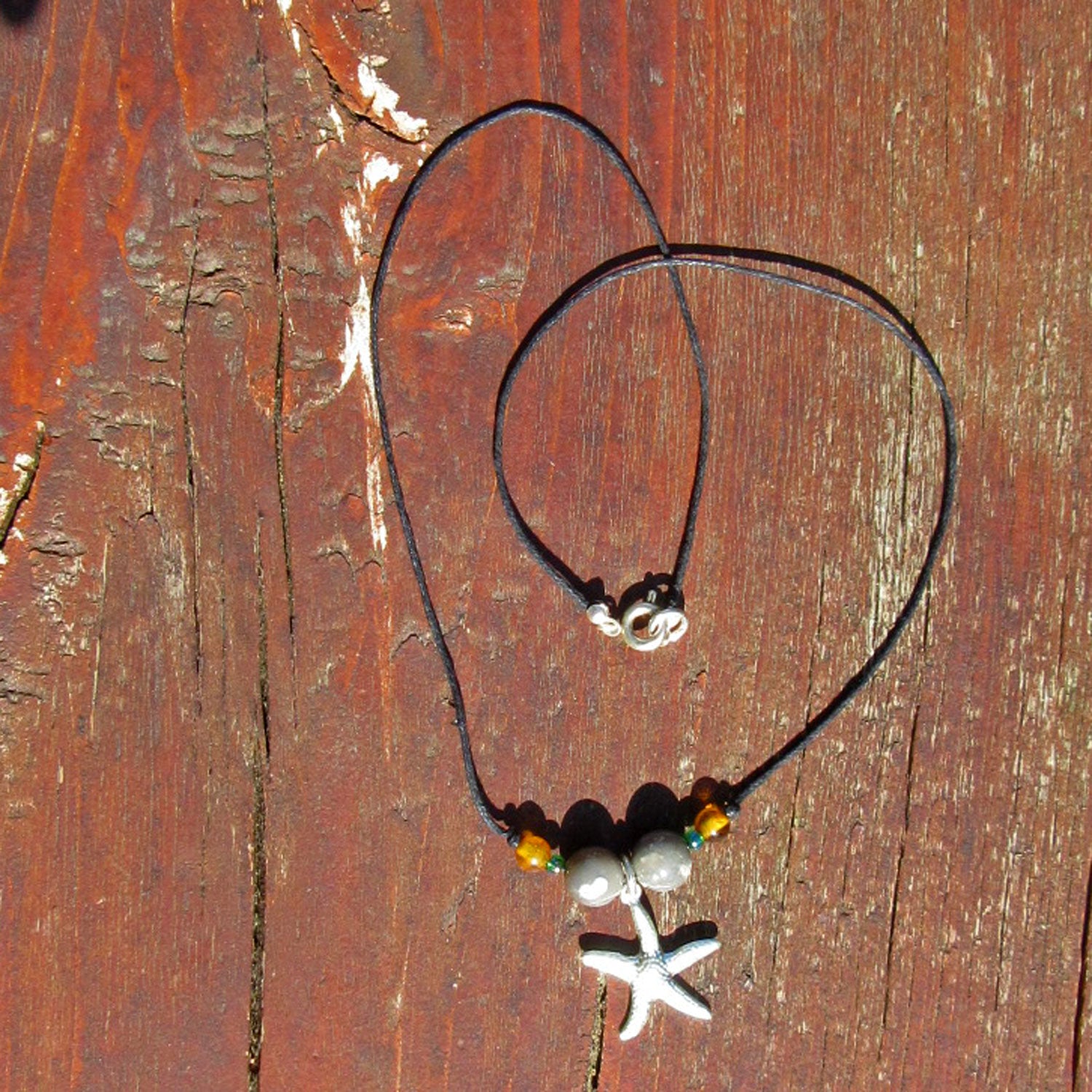 Collier aus Feuerstein und Bernstein mit silbernem Seestern