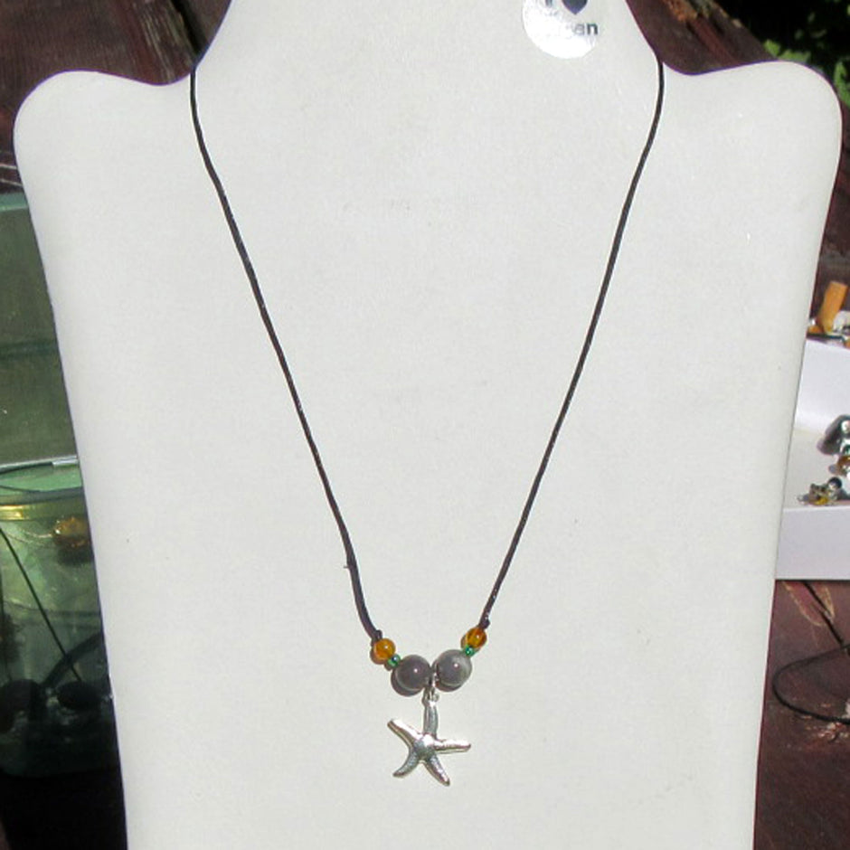 Collier aus Feuerstein und Bernstein mit silbernem Seestern