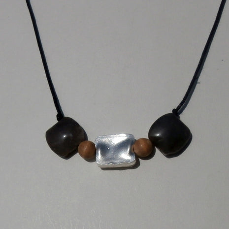Collier mit Feuerstein und Silberkissen, Unikat