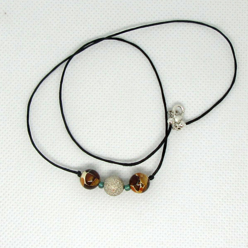 Collier aus Mosaikbernstein und diamantierter Silberperle