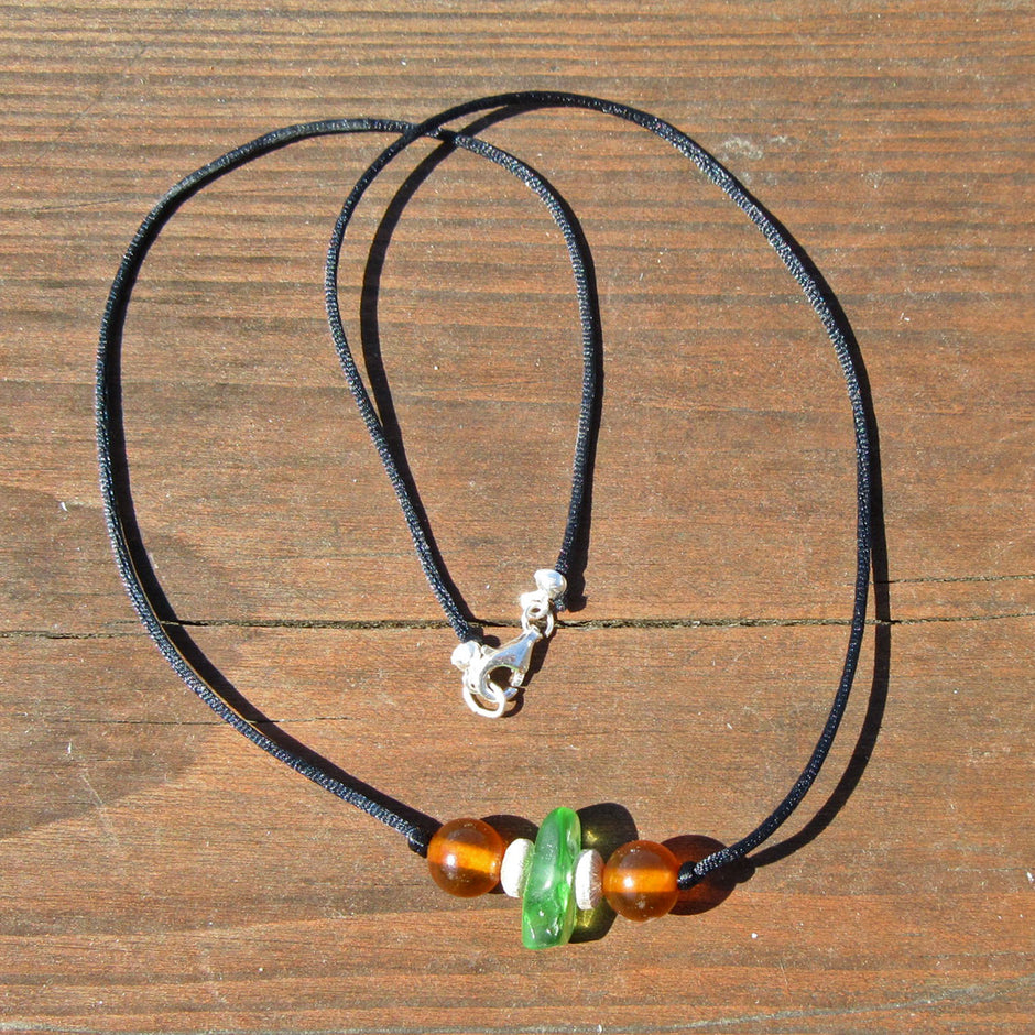 Seidencollier mit Bernstein und Seeglas, Unikat