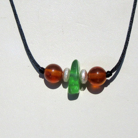 Seidencollier mit Bernstein und Seeglas, Unikat