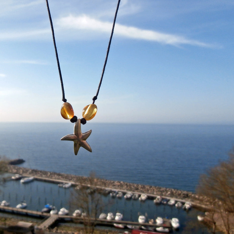 Collier aus Bernsteinperlen mit silbernem Seestern