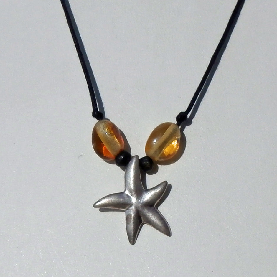 Collier aus Bernsteinperlen mit silbernem Seestern