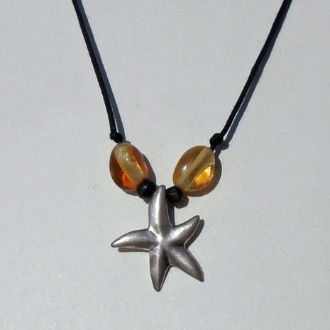 Collier aus Bernsteinperlen mit silbernem Seestern